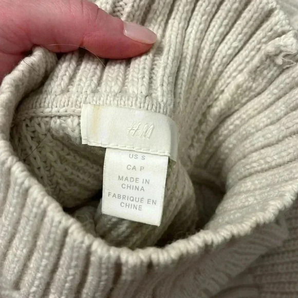 H&M Ribbed Turtleneck Sweater - Picture 6 of 6